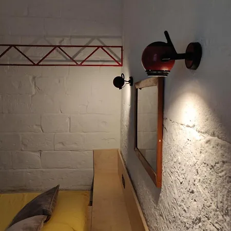 Fun 1-bedroom Maisonette In Hébergement de vacances