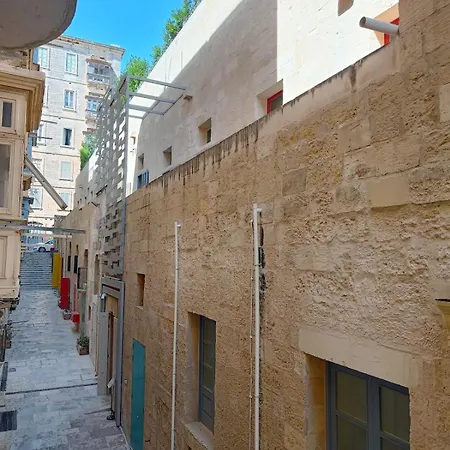 Fun 1-bedroom Maisonette In Case de vacanță Valletta